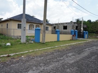 3 bed House For Sale in Santa Cruz, St. Elizabeth, Jamaica