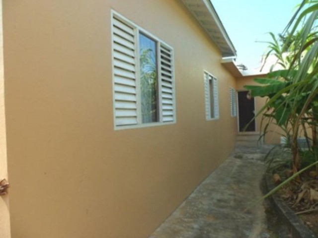 4 bed House For Sale - Browns Town, St. Ann, Jamaica
