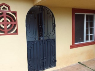 House For Rent in Sterling Castle, Kingston / St. Andrew Jamaica | [6]