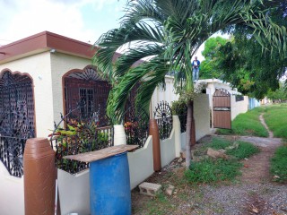 3 bed House For Sale in Greater Portmore, St. Catherine, Jamaica