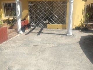 Flat For Rent in Tankerville  between Stadium n Beverly Hills, Kingston / St. Andrew Jamaica | [11]