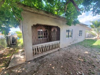 4 bed House For Sale in INNSWOOD VILLAGE, St. Catherine, Jamaica