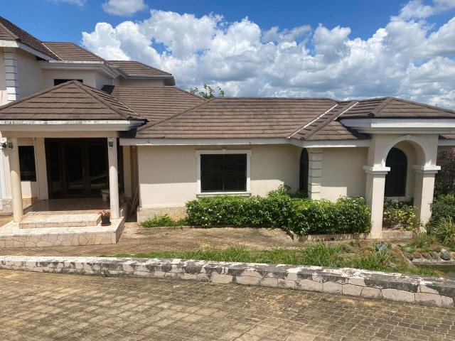 House For Sale in Mandeville, Manchester Jamaica | [9]