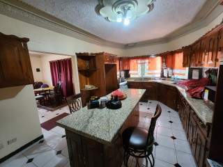 6 bed House For Sale in Johnson Hill Hellshire, St. Catherine, Jamaica