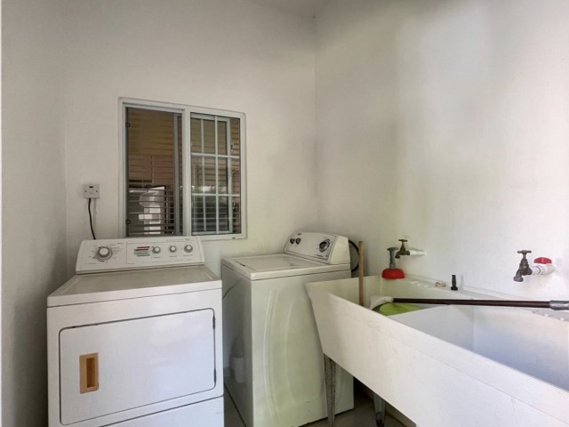 Townhouse For Rent in Caribbean Estate Greater Portmore, St. Catherine Jamaica | [14]