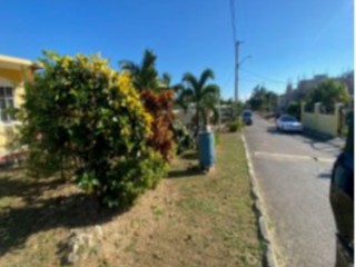 1 bed House For Sale in May Pen, Clarendon, Jamaica