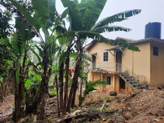 5 bed House For Sale in Linstead, St. Catherine, Jamaica