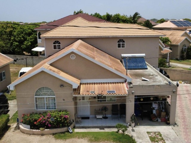 4 bed House For Sale - CARIBBEAN ESTATE, St. Catherine, Jamaica