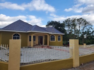 House For Sale in Avondale Heights, Manchester Jamaica | [13]