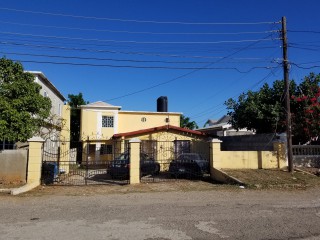 5 bed House For Sale in Seaforth, St. Catherine, Jamaica