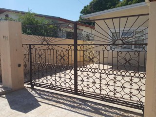 House For Rent in Molynes Road, Kingston / St. Andrew Jamaica | [10]
