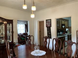 3 bed House For Sale – Wales District, Manchester, Jamaica