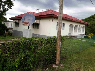 3 bed House For Sale - Santa Cruz, St. Elizabeth, Jamaica