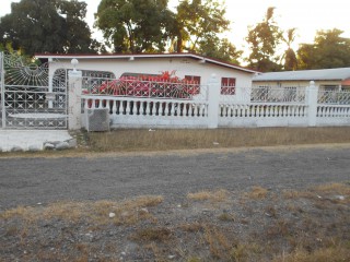 4 bed House For Sale in Leiba Gardens, St. Catherine, Jamaica