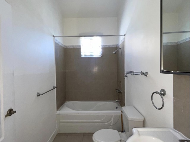 Townhouse For Rent in Caribbean Estate Greater Portmore, St. Catherine Jamaica | [4]