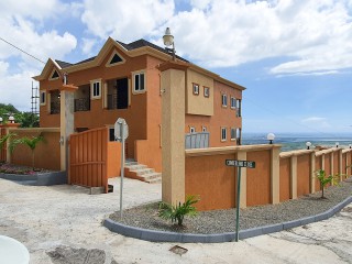 8 bed House For Sale in Plantation Heights, Kingston / St. Andrew, Jamaica