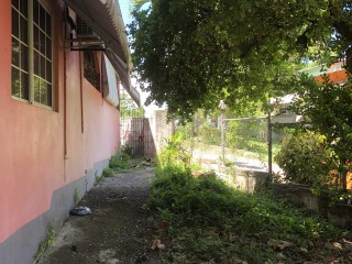 5 bed House For Sale in GLENMUIR HOUSING SCHEME MAY PEN, Clarendon, Jamaica