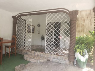 Flat For Rent in Mandeville, Manchester Jamaica | [1]