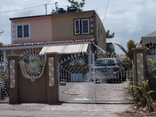 Townhouse For Sale in ENSOM GREEN, St. Catherine Jamaica | [8]