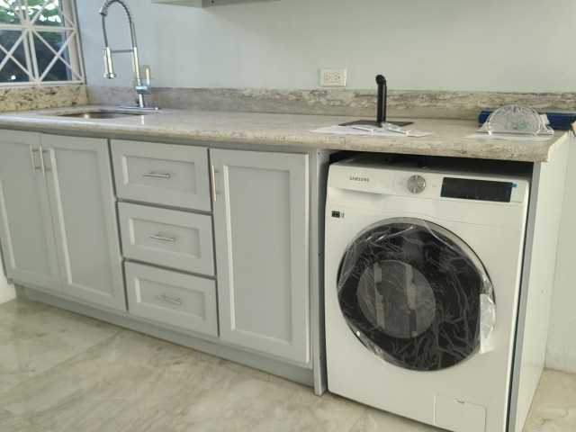 Townhouse For Sale in Lower  Beverley  Hills, Kingston / St. Andrew Jamaica | [7]