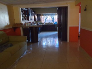 4 bed House For Sale in CAVE HILL ESTATE HELLSHIRE HEIGHTS, St. Catherine, Jamaica