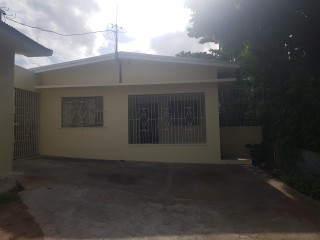 2 bed House For Rent in Shortwood, Kingston / St. Andrew, Jamaica