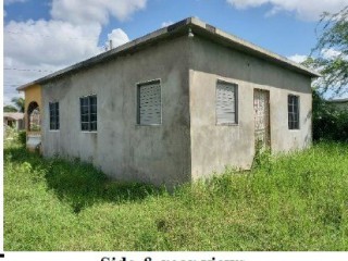 2 bed House For Sale in Denbigh, Clarendon, Jamaica