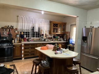 3 bed House For Sale – Wales District, Manchester, Jamaica