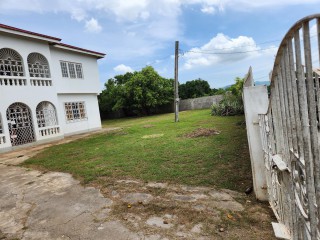 7 bed House For Sale in Denbigh, Clarendon, Jamaica