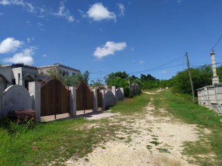 2 bed House For Sale in May Pen, Clarendon, Jamaica