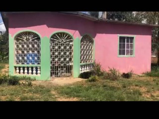 8 bed House For Sale in Linstead, St. Catherine, Jamaica