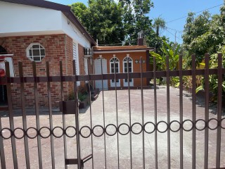 Flat For Rent in MONA, Kingston / St. Andrew Jamaica | [2]