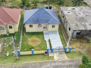 3 bed House For Sale in Santa Cruz, St. Elizabeth, Jamaica