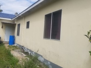 8 bed House For Sale in Spaldings, Manchester, Jamaica