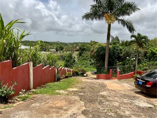 3 bed House For Sale – Wales District, Manchester, Jamaica