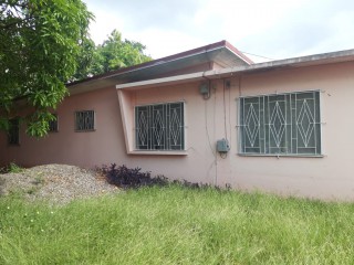 House For Sale in Molynes, Kingston / St. Andrew Jamaica | [10]