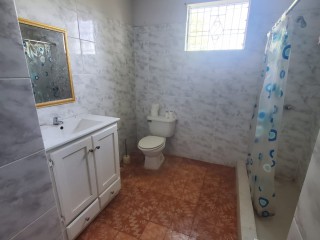 4 bed House For Sale in Cross Pen, St. Catherine, Jamaica