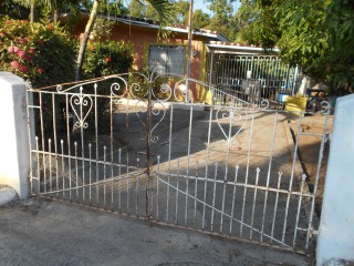 4 bed House For Sale in Lionel Town, Clarendon, Jamaica