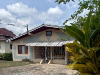 3 bed House For Sale in Linstead, St. Catherine, Jamaica