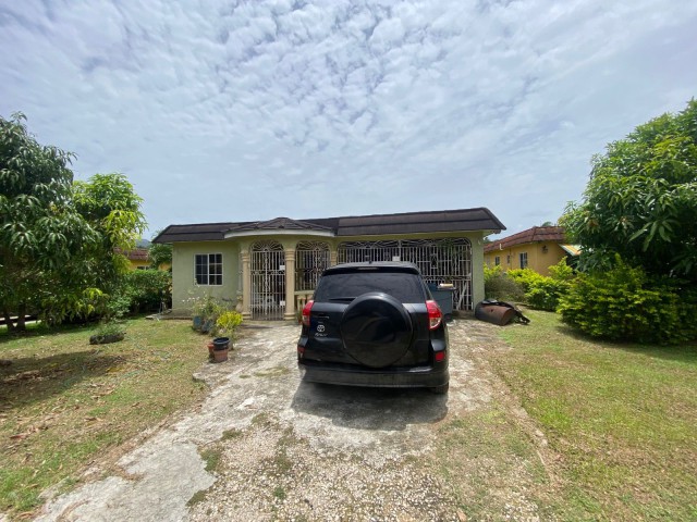 3 bed House For Sale - SHENTON BOG WALK, St. Catherine, Jamaica