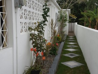 House For Sale in 8 West Greater Portmore, St. Catherine Jamaica | [1]