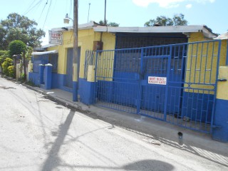Commercial building For Sale – 14 Condron Avenue Spanish Town, St. Catherine, Jamaica