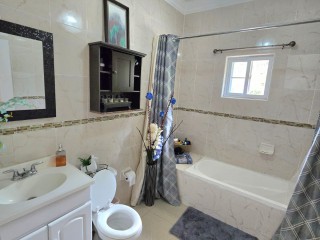 2 bed Apartment For Sale – Red Hills, Kingston / St. Andrew, Jamaica