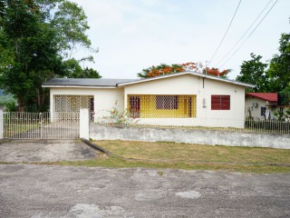 3 bed House For Sale in Santa Cruz, St. Elizabeth, Jamaica