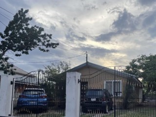 2 bed House For Sale – OLD HARBOUR, St. Catherine, Jamaica