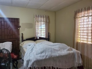3 bed House For Sale – Belvedere, Kingston / St. Andrew, Jamaica