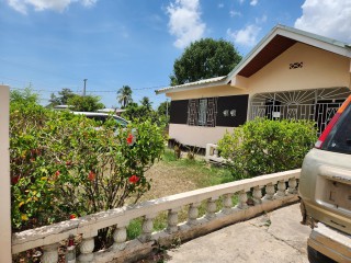 5 bed House For Sale in Willodene, St. Catherine, Jamaica