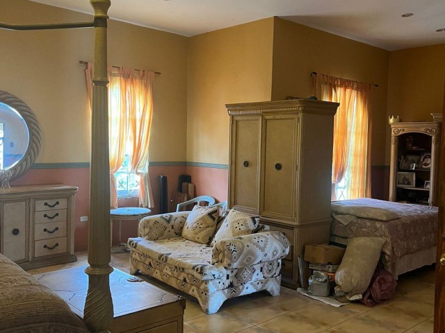House For Sale in MOLYNES SQUARE, Kingston / St. Andrew Jamaica | [10]