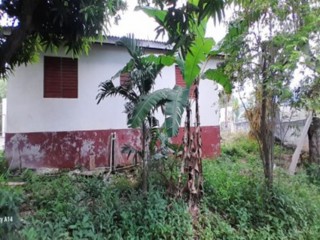 2 bed House For Sale in May Pen, Clarendon, Jamaica