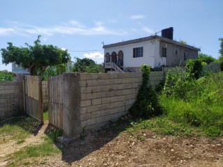 2 bed House For Sale in May Pen, Clarendon, Jamaica